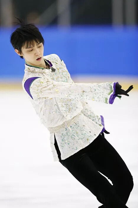 安利一個(gè)霓虹國(guó)小哥,是打破次元墻的那種好看